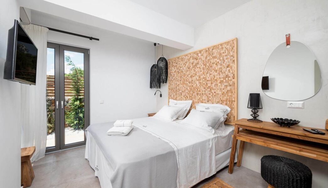 Mnḗmē Two-Bedroom Villa