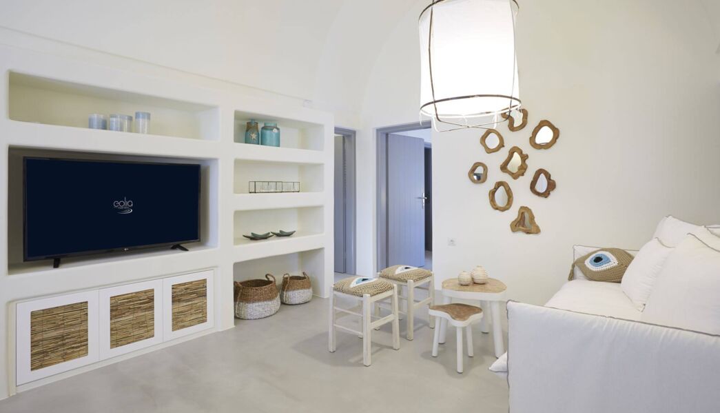 Eolia Kamari Villa