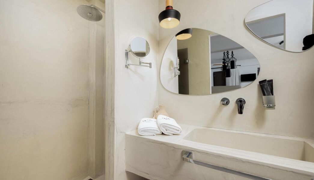 Mneme One-Bedroom Suite