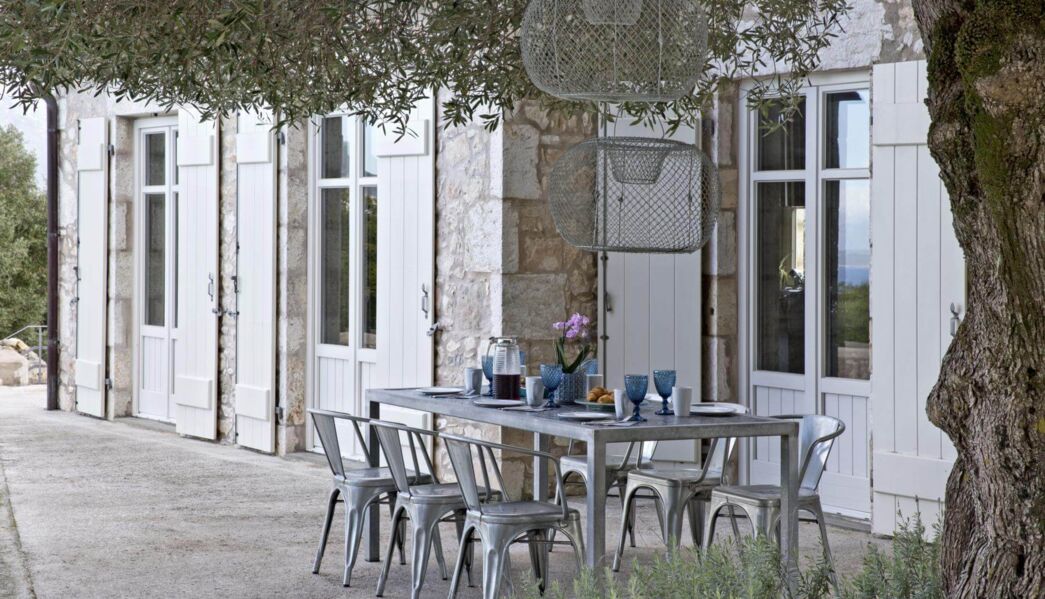 Villa To Throni