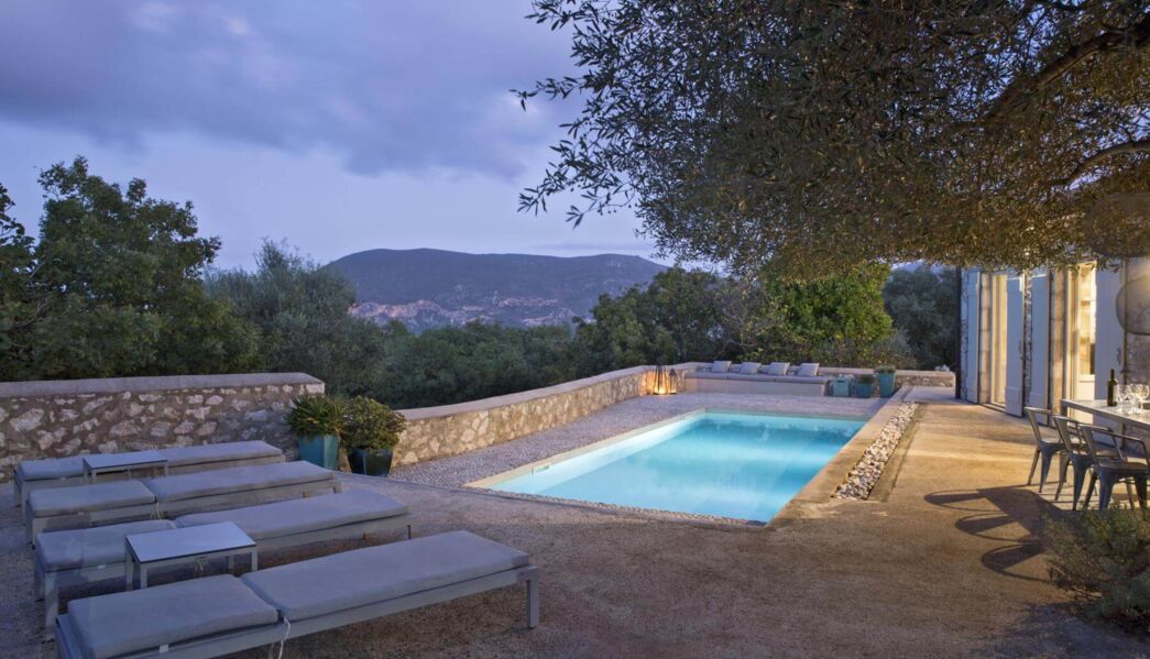Villa To Throni