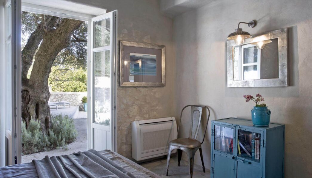 Villa To Throni