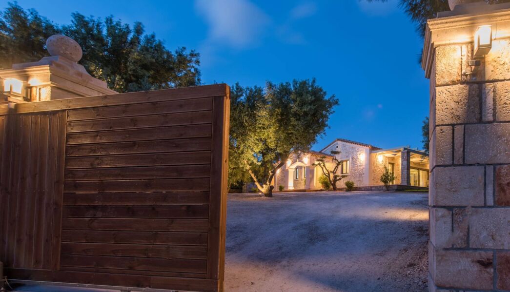 Artina Luxury Villa