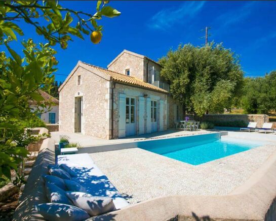 Villa To Throni