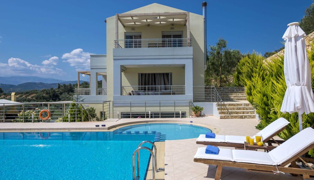 Villa in Gerani