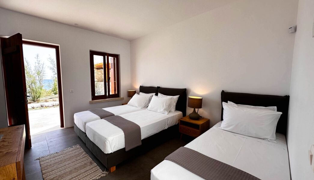 Beach House Arvi