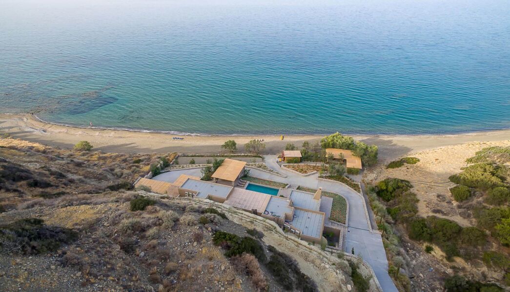 Beach House Arvi